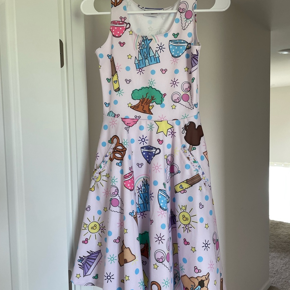 Nostalchicks Disney dress. Women’s XS. Pockets. New without tags.